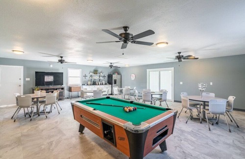 Yantis House | The Big House - 1/2 Mile from SRA 6-Lane Boat Ramp