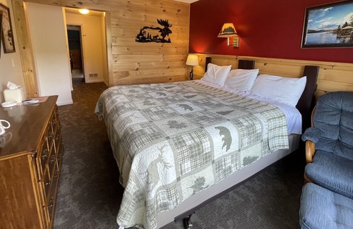 Eagle Bay Hotel | The Big Moose Inn
