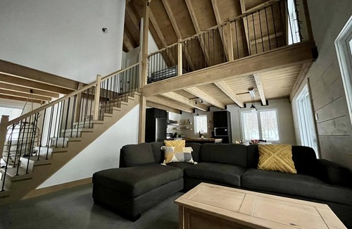 Saint-Tite-des-Caps Ski Chalet | The Birch House - Cottage with spa located 10 min from Le Massif de Charlevoix