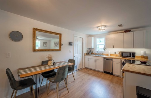Lebanon House | The Bird House – Charming Downtown Lebanon Stay, Pets Welcome!