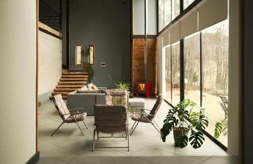 Pinto Apartment | The Black House