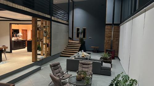 Pinto Apartment | The Black House