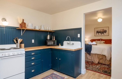 Rose Park Apartment | The Blackfoot Abode Apt, downtown Missoula