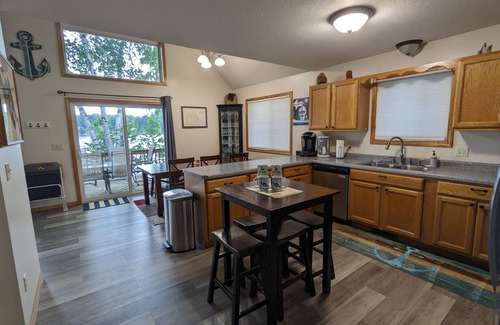 Hale House | The Blue Chalet on Sage Lake! - near boat launch - pontoon available for rent