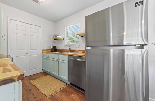 Gulfport Cottage | The Blue Goose -Relaxing retreat close to beaches, casinos, attractions & bases
