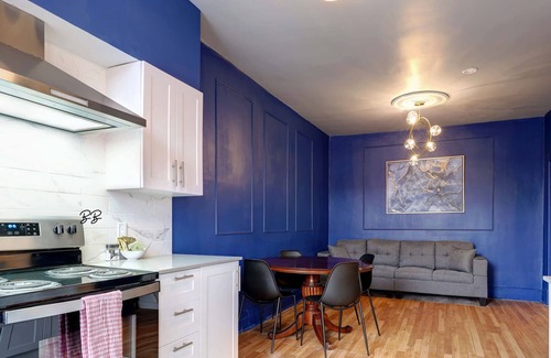 Hochelaga Apartment | The Blue Lounge | Subway nearby | Parking ($)