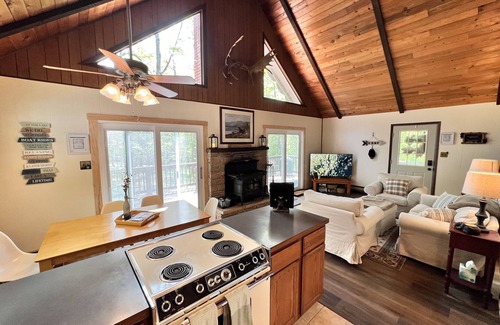 Sky Valley Cabin | The Blue Sky Bungalow: A-frame/Lake Access/Firepit
