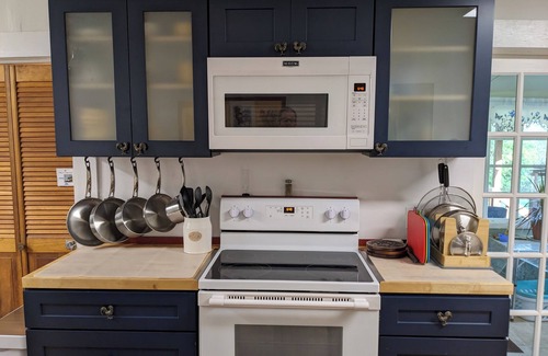 Monterey House | The Blue View - Close to town center plus great mountain view! Good Cell & WiFi