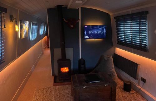 Skipton Boat Rental | The Boat