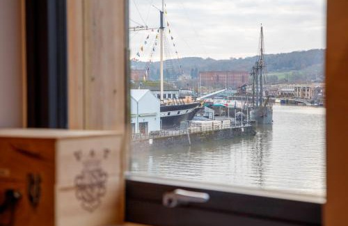 Canon's Marsh Apartment | The Boat House Apartment by Cliftonvalley Apartments