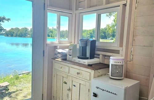 Frazee Cabin | The Boat House: Your Cozy Lakeside Getaway on Wymer Lake