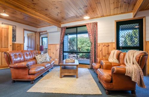 Coles Bay House | The Boathouse - Freycinet Holiday Houses