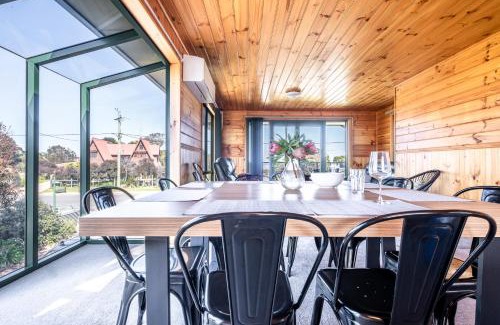 Coles Bay House | The Boathouse - Freycinet Holiday Houses