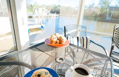 Bainbridge Boat Rental | "The Boathouse" on Flint River @ Bainbridge Marina