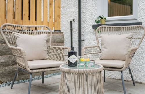 Silverdale House | The Bolt Hole -Luxury 3 bed cottage with hot tub!