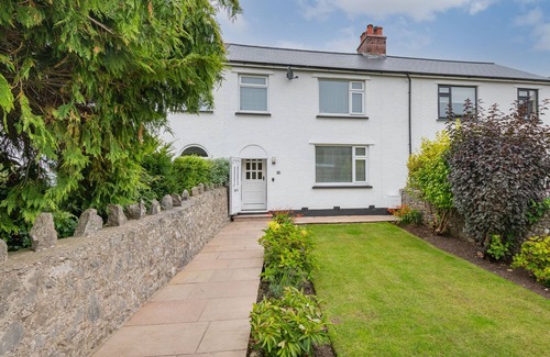 Silverdale House | The Bolt Hole -Luxury 3 bed cottage with hot tub!