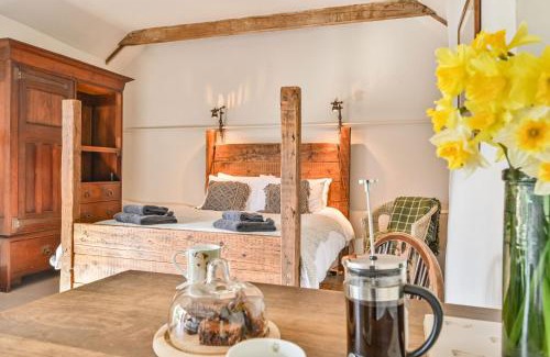 Hele House | The Bothy - a cosy little rustic barn