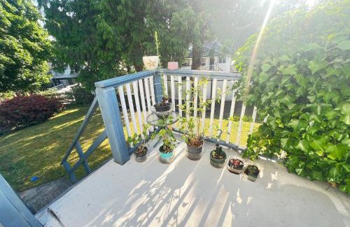 Townline Hill Bed & Breakfast | The Breakfast Suite with 2 Queen beds in Fraser Valley Getaway R1