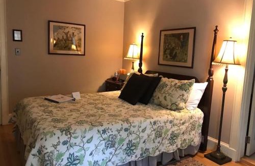Dexter Hotel | The Brewster Inn