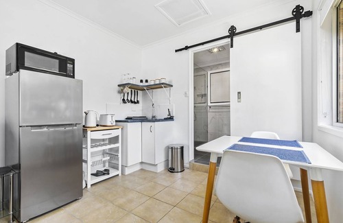 Bellara Apartment | The Brick Batch - Holiday unit