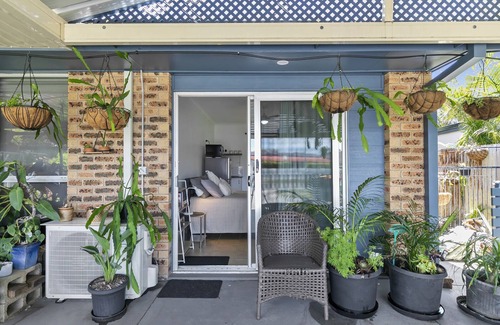 Bellara Apartment | The Brick Batch - Holiday unit