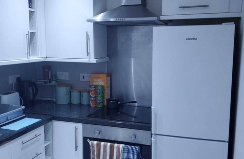 East End Apartment | The Bright and Spacious Holiday Retreat !5 minutes to the city centre!