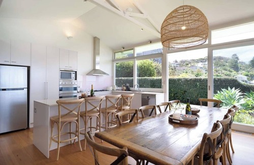 Newport House | 'The Bungan' - Absolute Beachfront, Direct Beach Access to Bungan Beach, Newport