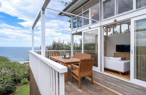 Newport House | 'The Bungan' - Absolute Beachfront, Direct Beach Access to Bungan Beach, Newport