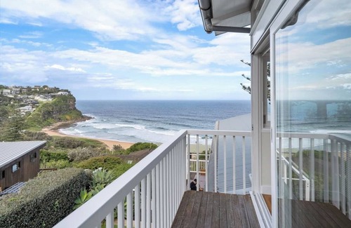 Newport House | 'The Bungan' - Absolute Beachfront, Direct Beach Access to Bungan Beach, Newport