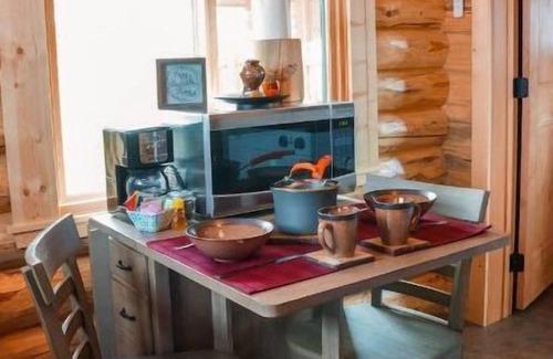 Salmon Cabin | The Bunkhouse Cabin at J&J Cabins