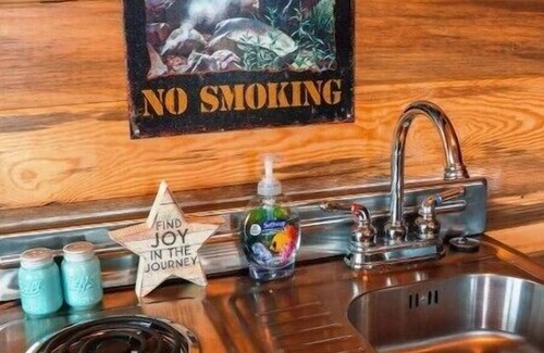 Salmon Cabin | The Bunkhouse Cabin at J&J Cabins