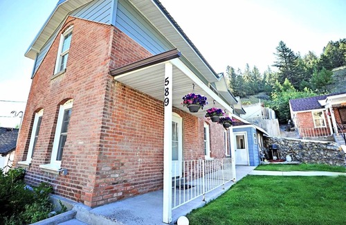Helena House | The Bunkhouse Helena