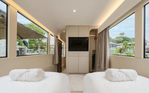 Changi Hotel | The Bus Collective