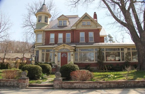 Owen Sound House | The Butchart Estate: heritage mansion by Georgian Bay