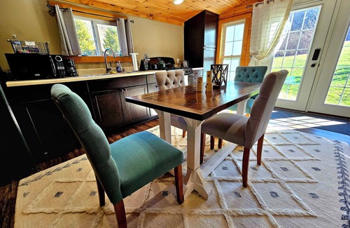 Confluence House | The Byre Bungalow-Country Getaway, close to Yough, Fallingwater w/Hot Tub!