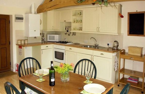 Wentnor Cottage | THE BYRE, character holiday cottage, with a garden in Wentnor