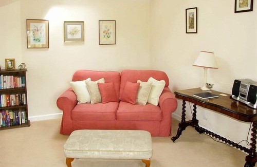Wentnor Cottage | THE BYRE, character holiday cottage, with a garden in Wentnor