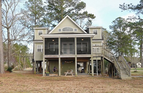 Merritt House | The "C" Hammock–Your Relaxing Bay River Getaway