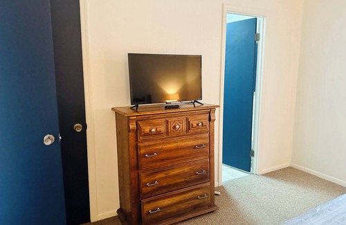 Shelby House | The Cabin at Downs Point - live life like a local !