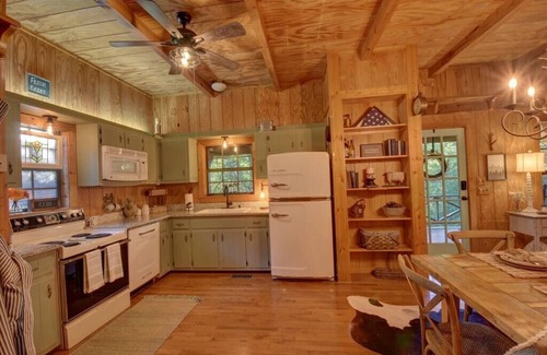 Clayton Cabin | The Cabin @ Possum Trot- A Rustic Chic Escape