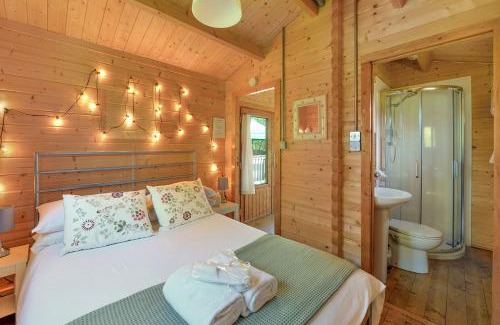 Maidstone House | The Cabin with Hot Tub