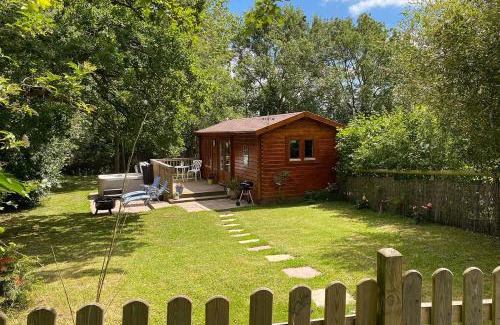 Maidstone House | The Cabin with Hot Tub