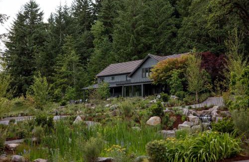 Carlton House | The Carly Fern Lodge