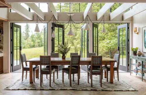 Carlton House | The Carly Fern Lodge