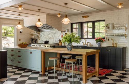 Carlton House | The Carly Fern Lodge