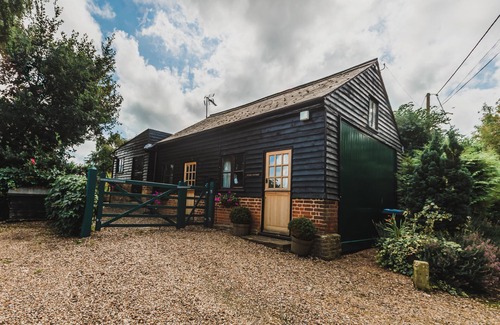 Preston Cottage | The Carriage House a Relaxing 1-bed Cottage in Ash