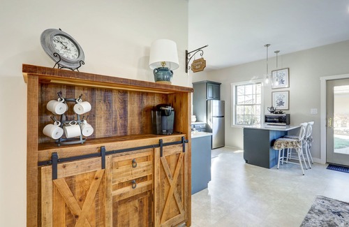New Holland House | The Carriage House, Cozy & Family Friendly Farm Stay