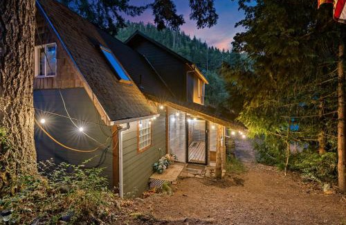 Peaceful Valley House | The Cascade Cabin