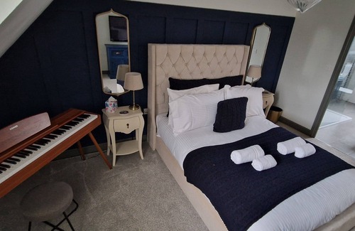 Witney Bed & Breakfast | The Case in Point. Heart of Witney & The Cotsworlds. Pet friendly.
