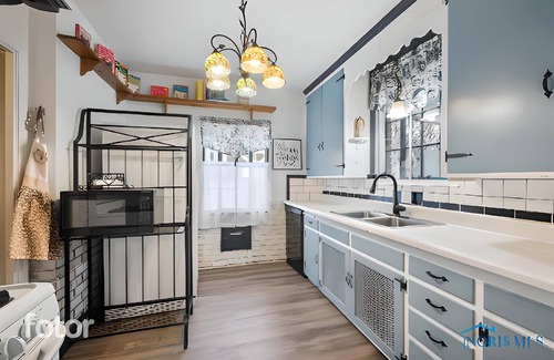 Ottawa House | The Castle is back! 4 BR/3.5 BA, Game Room! 1 mile from University of Toledo!
